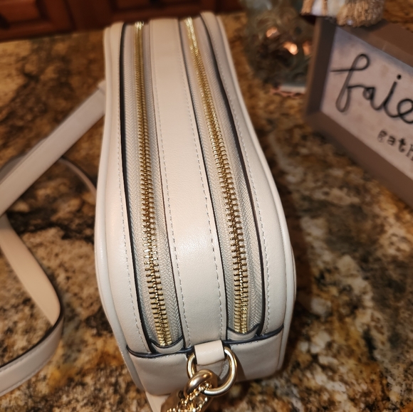 Super Pretty Puffy Linear Quilted Cream Leather Jes COACH Crossbody!! - Picture 4 of 16